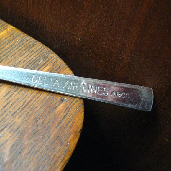 ✈️ Delta Air Lines Vintage Airplane Teaspoon - Picture 2 of 7